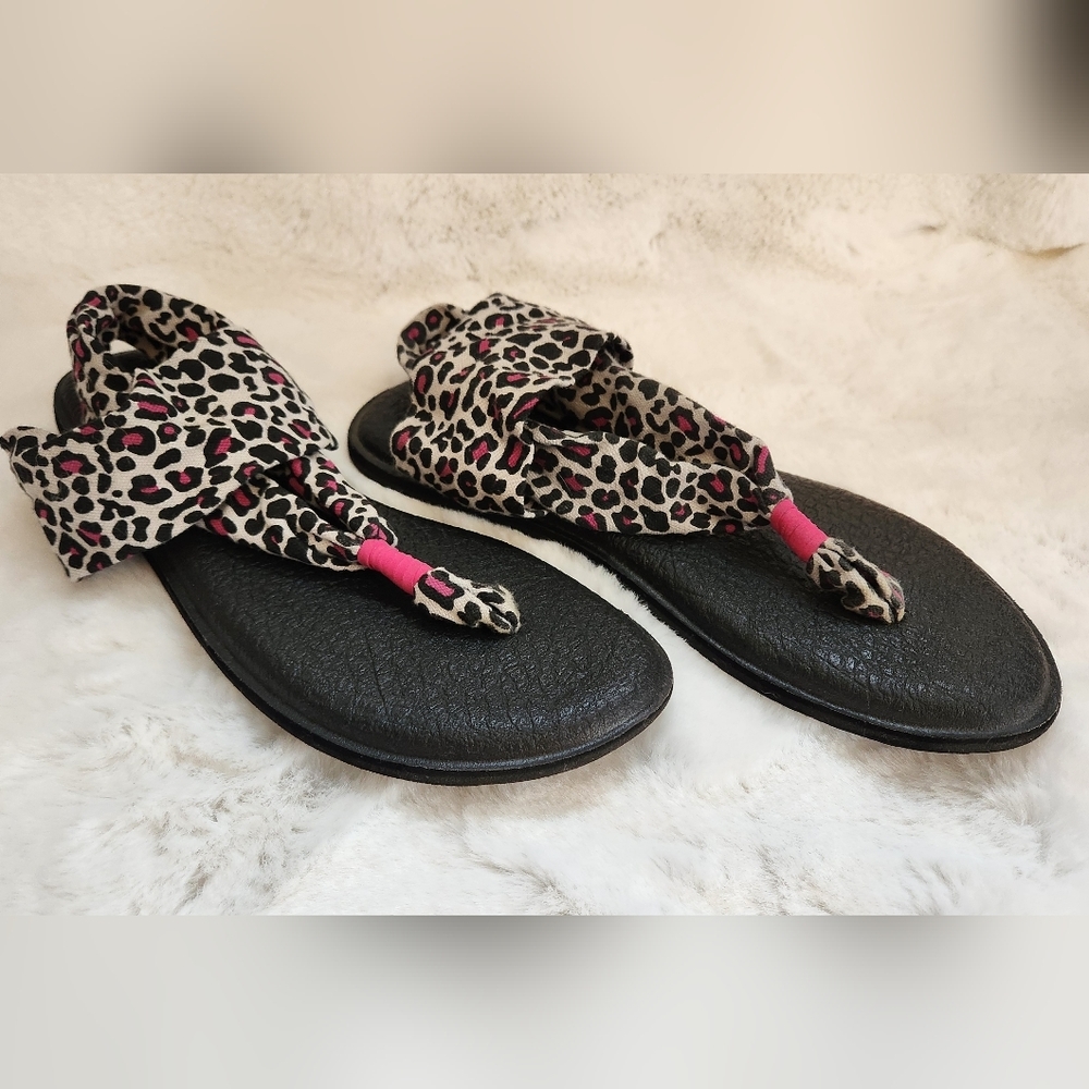 NWOT Sanuk Yoga Sling Sandal - girls Size 5/6